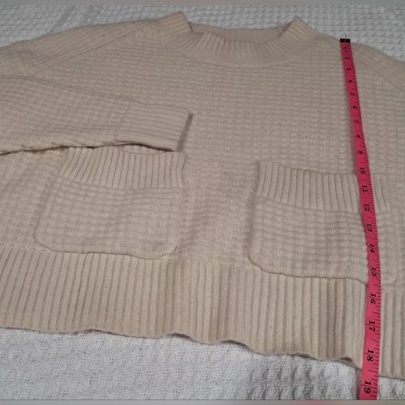 Everlane Recycled Cashmere Waffle Knit Crew Neck Sweater with Pockets – Cream XS - Picture 4 of 15
